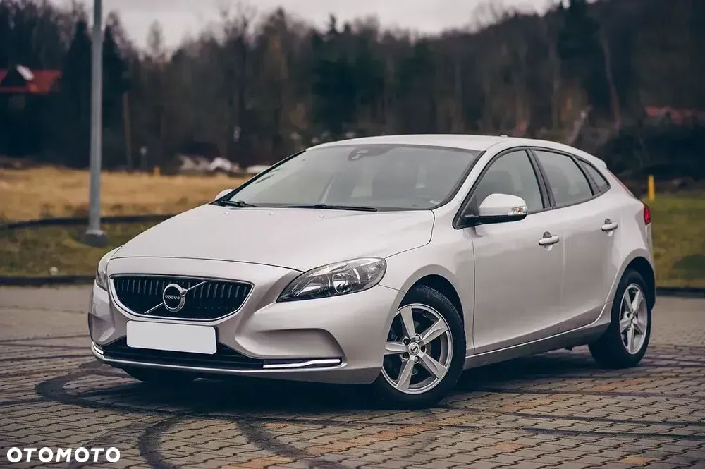 Volvo V40 D2 Drive-E Momentum - 1