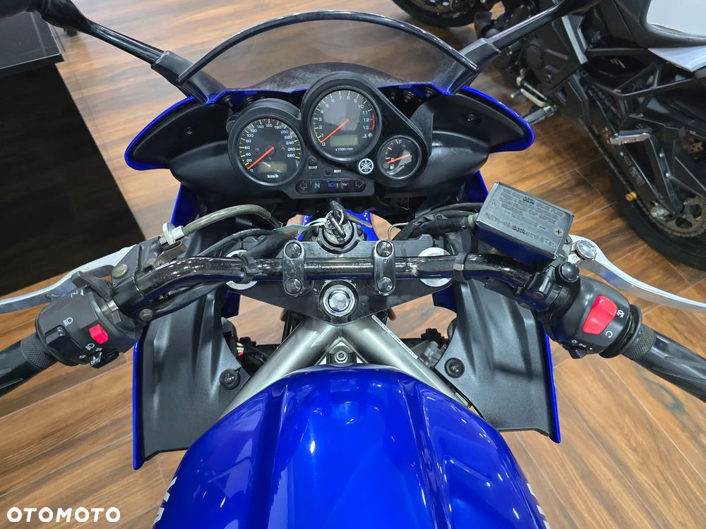 Yamaha FZS - 4