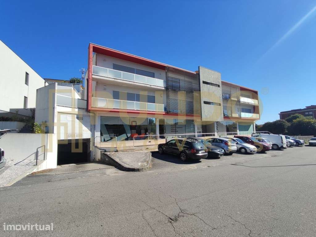 Garagem fechada, ampla e com fácil acesso (até 4 unidades disponíveis) - Grande imagem: 2/13
