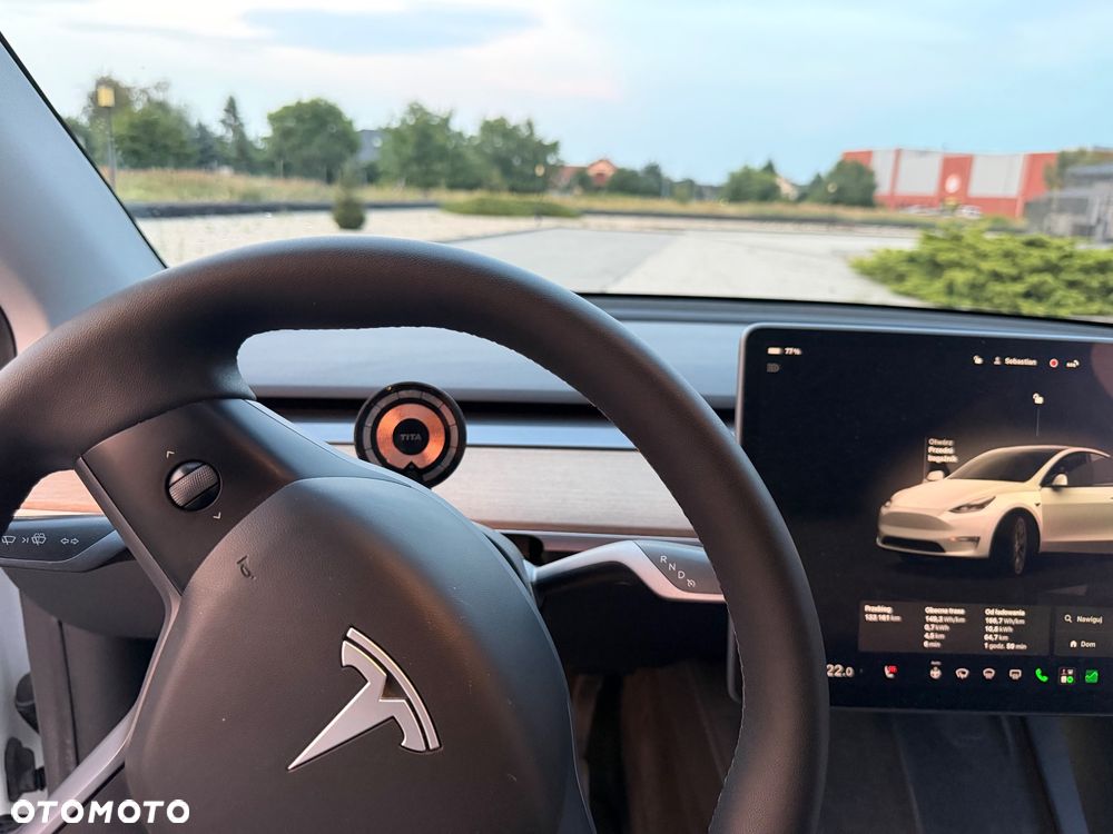 Tesla Model Y - 6