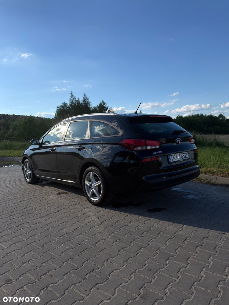 Hyundai i30 1.6 D Classic + - 4
