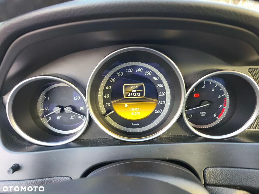 Mercedes-Benz Klasa C 180 CGI BlueEff Avantgarde - 11