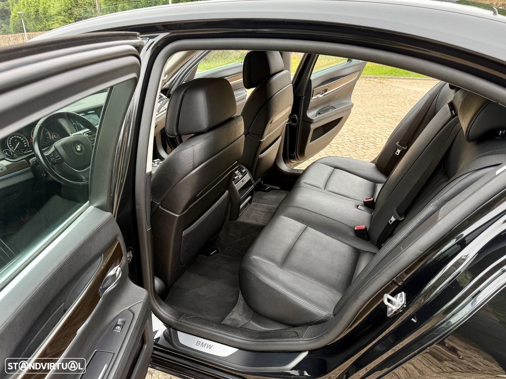 BMW 740 d Pack M - 22