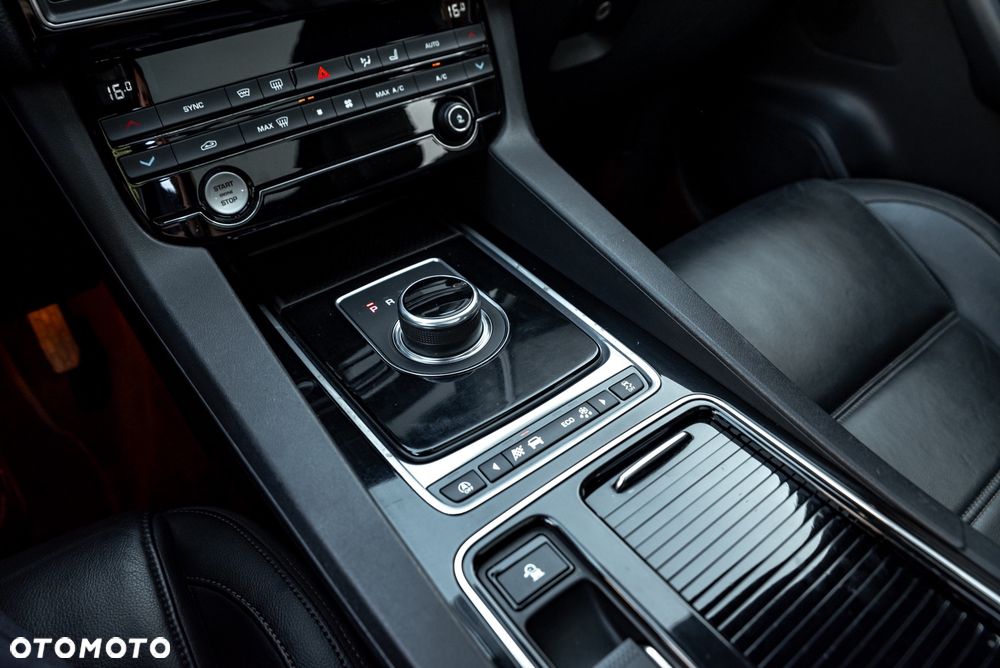 Jaguar F-Pace 25d AWD Prestige - 39