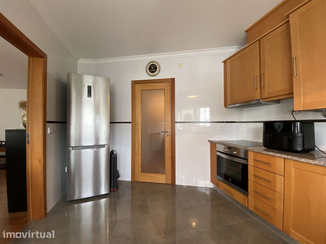 Arrendamento / Apartamento T2 / Varandas / Garagem / Sótão / Marinheir - Grande imagem: 3/28