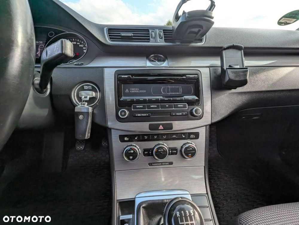 Volkswagen Passat - 16