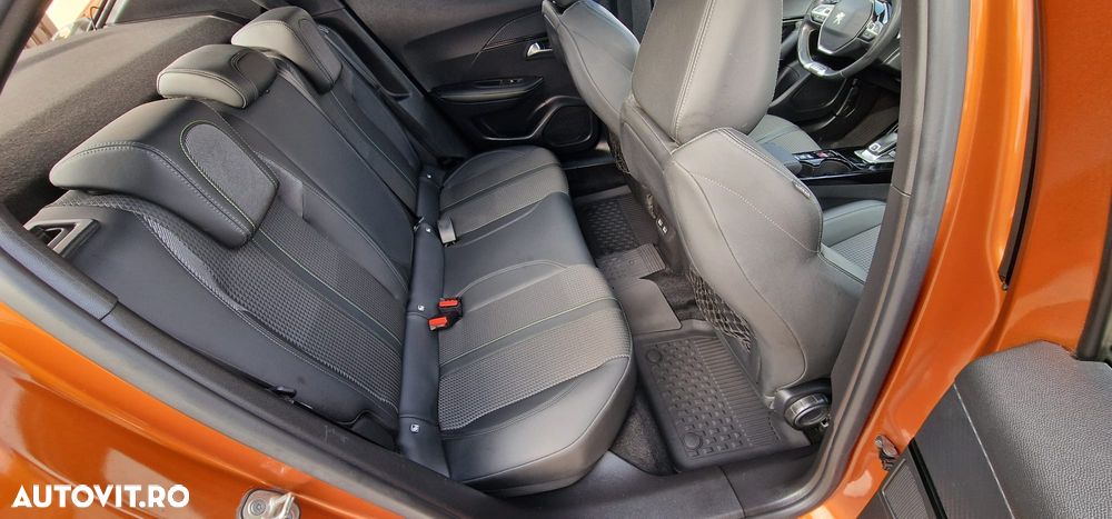 Peugeot 2008 1.2 L PureTech STT EAT8 GT Line - 9