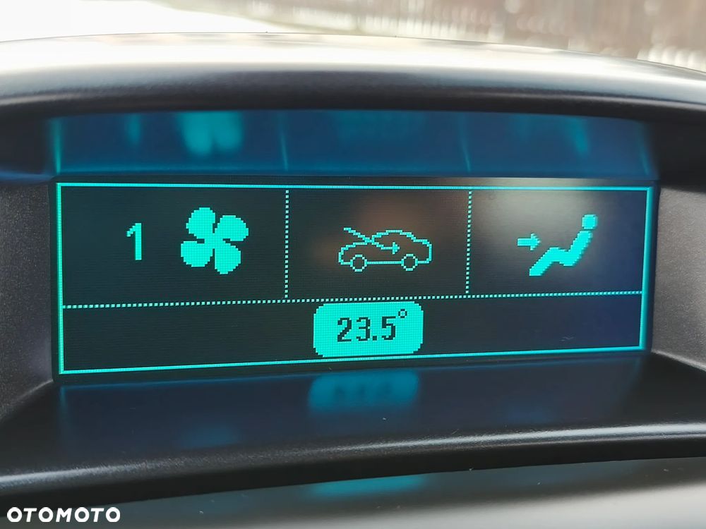 Chevrolet Orlando - 27