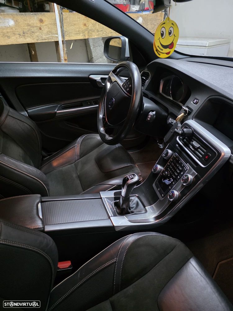 Volvo V60 2.0 D2 R-Design - 1