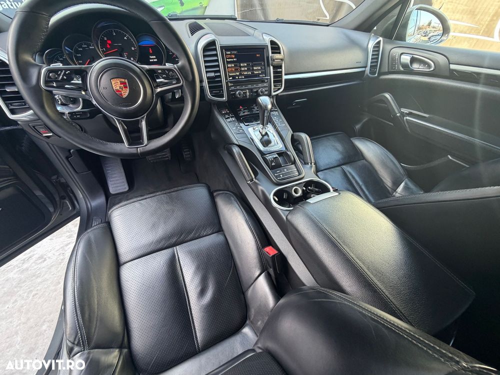 Porsche Cayenne 3.0 L - 12