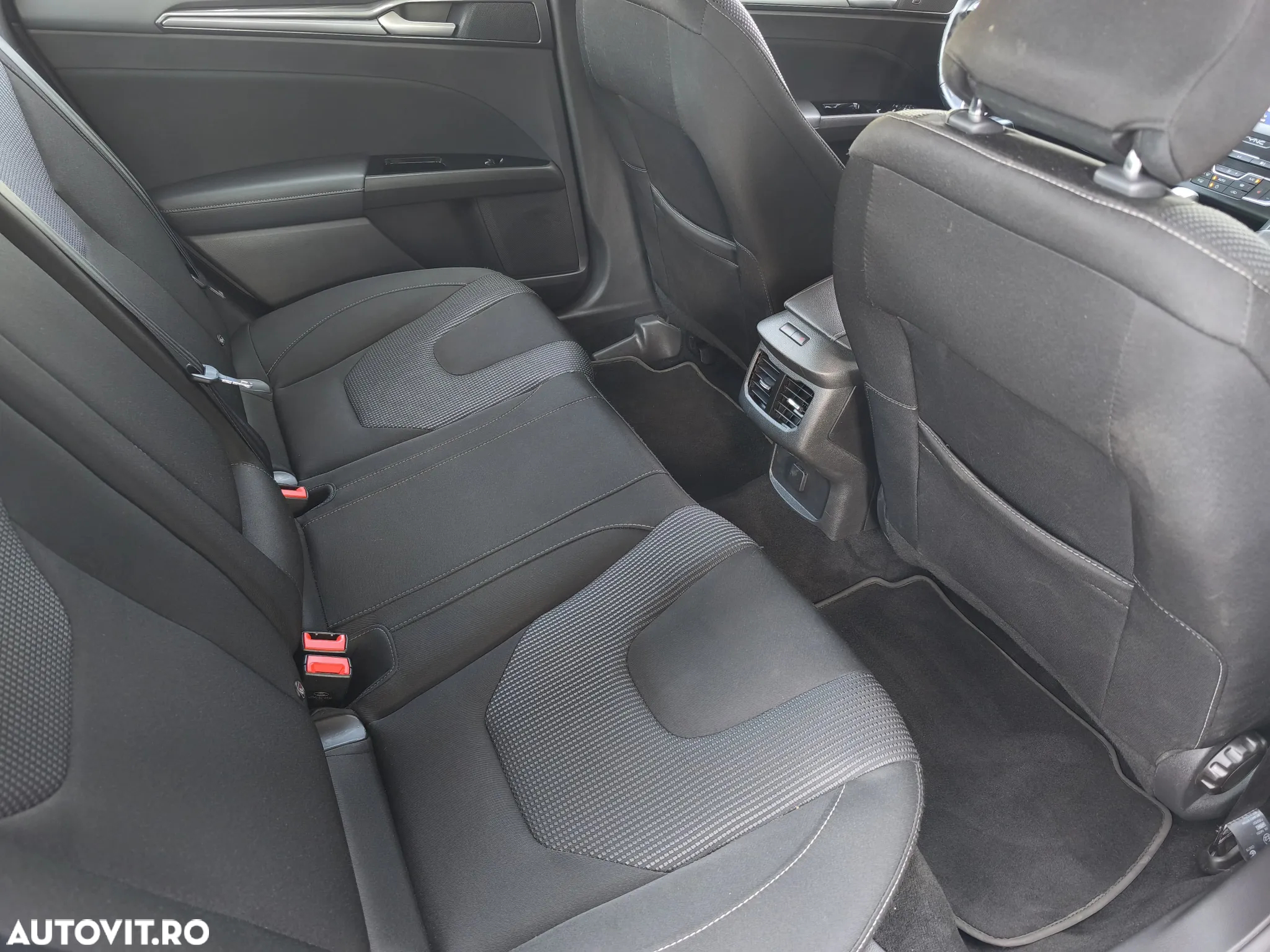 Ford Mondeo 2.0 HEV Trend - 14