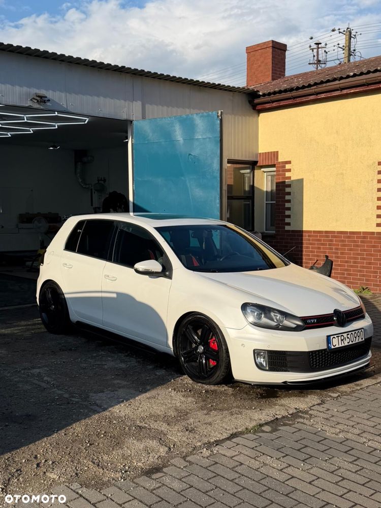 Volkswagen Golf - 1