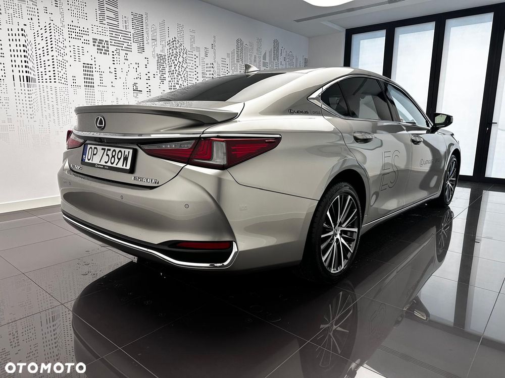 Lexus ES - 3