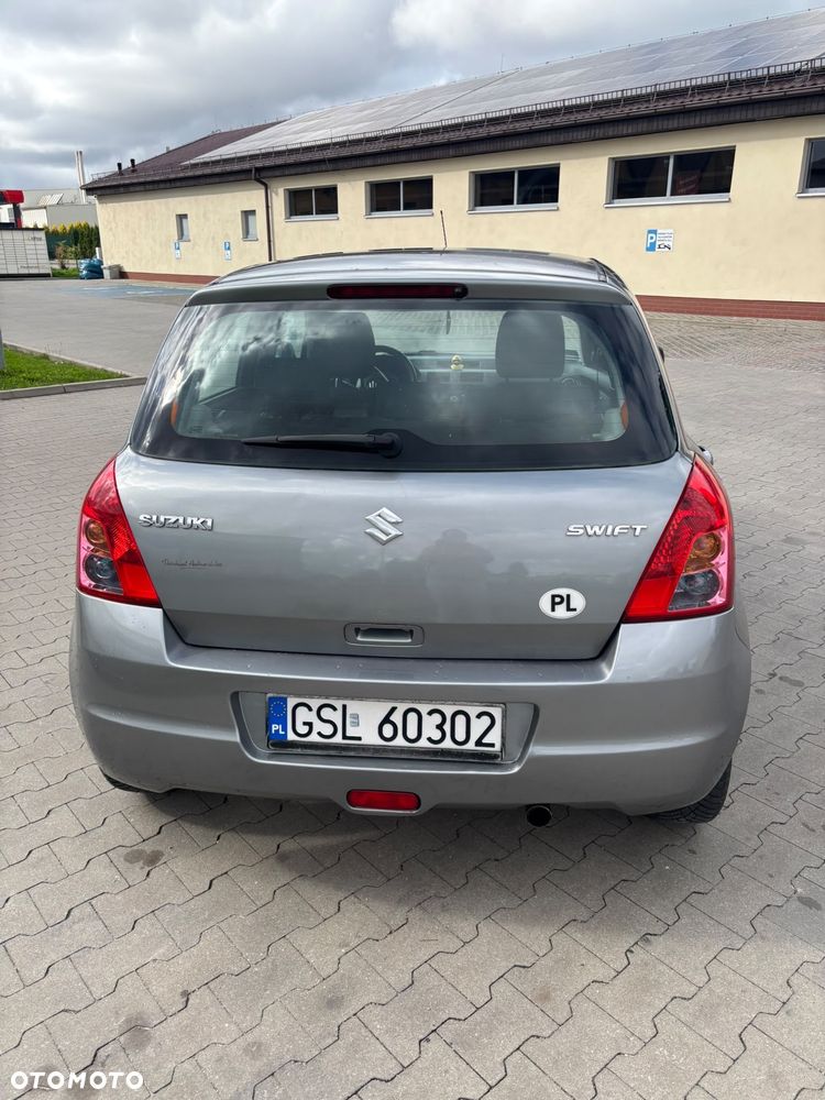 Suzuki Swift - 4