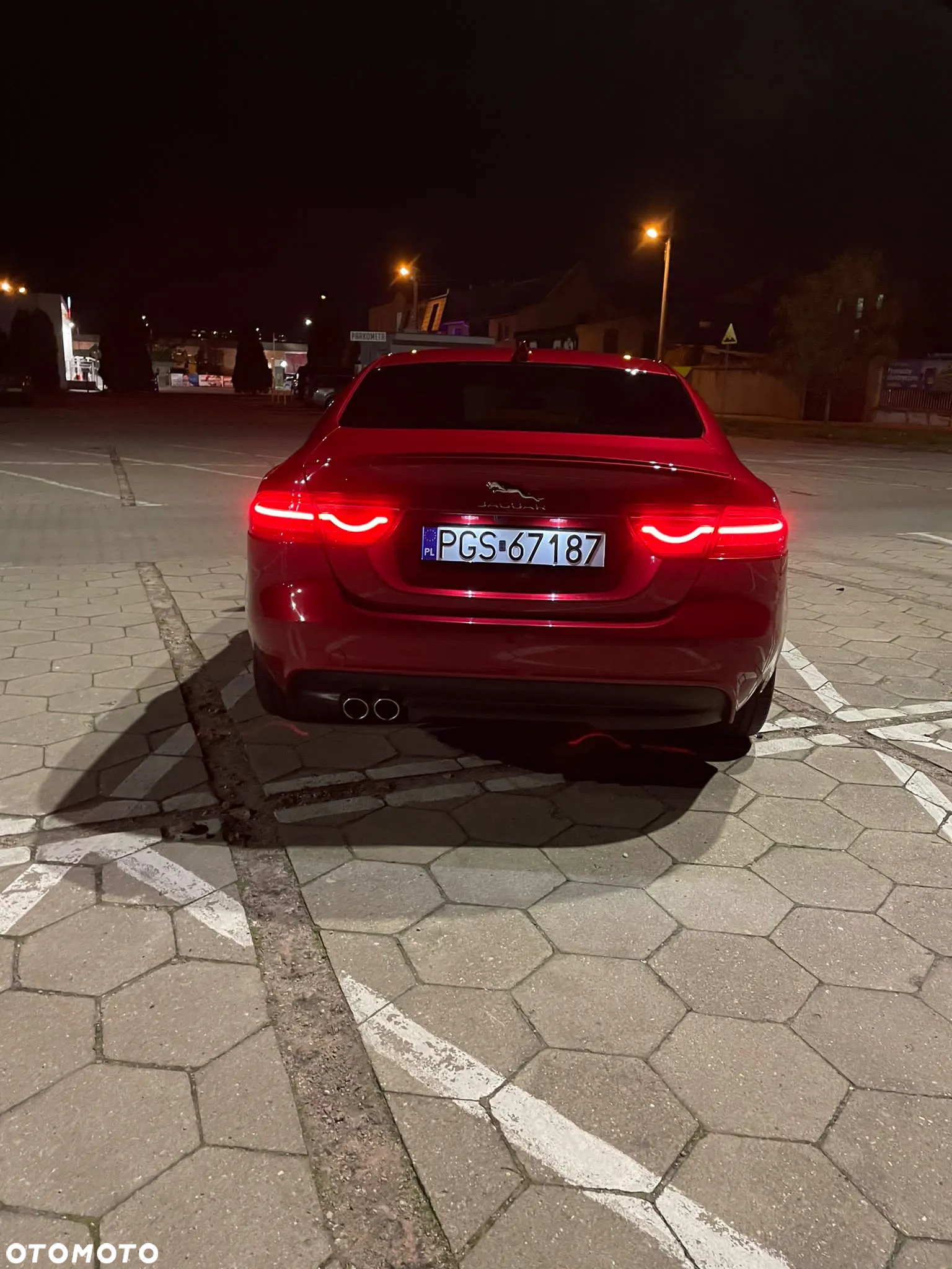 Jaguar XE 2.0 D R-Sport - 17