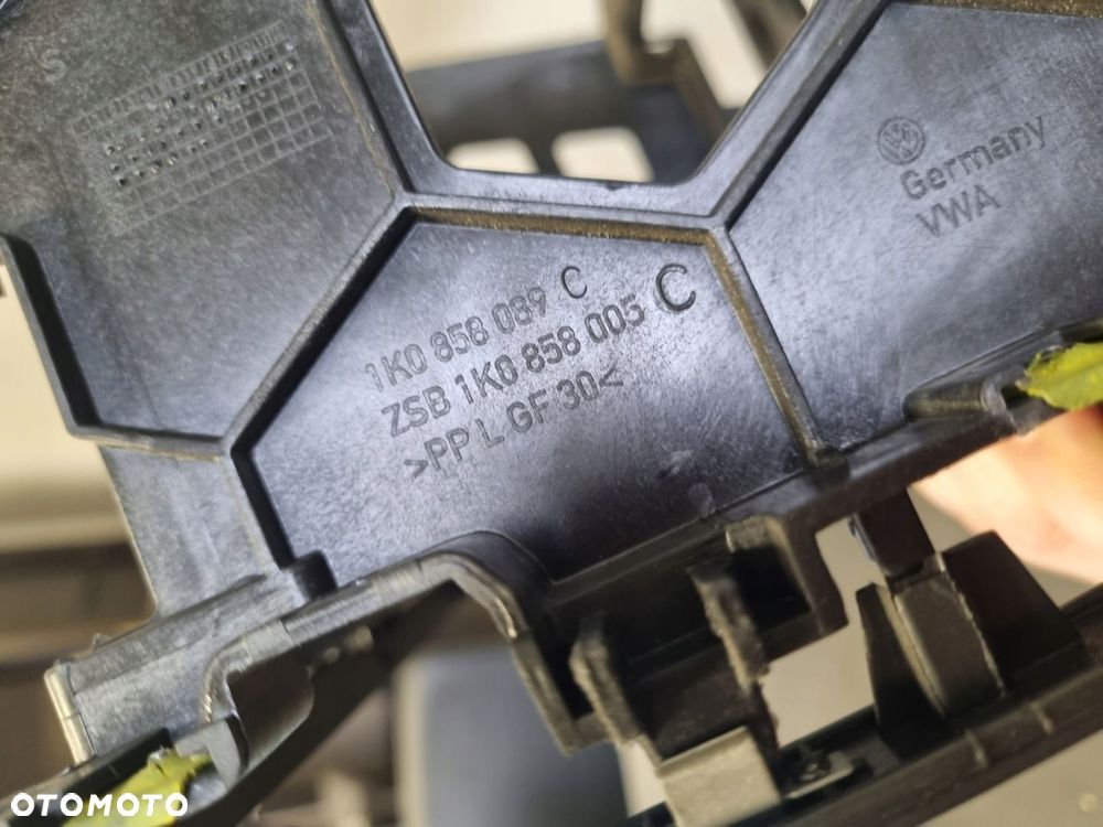 VOLKSWAGEN GOLF V 5 03-09 2007 r. 5D HB RAMKA MOCOWANIE RADIA EU * - 2