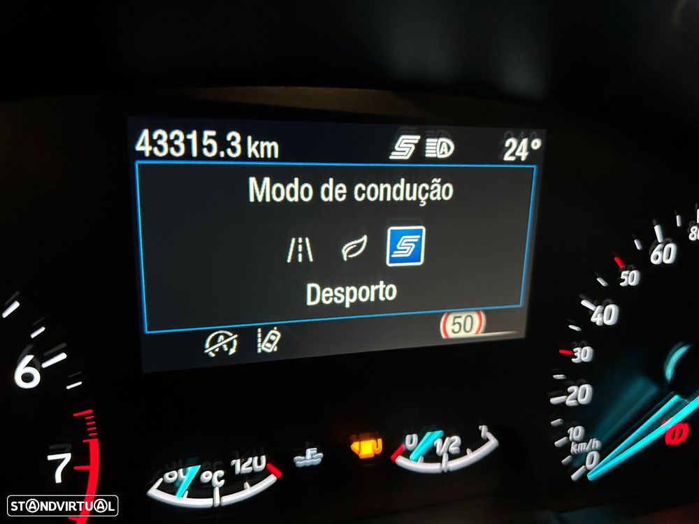 Ford Focus 1.0 EcoBoost MHEV ST-Line - 26