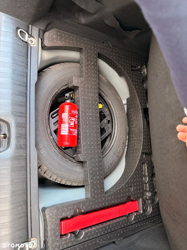 Peugeot 2008 1.2 Pure Tech Style S&S - 28