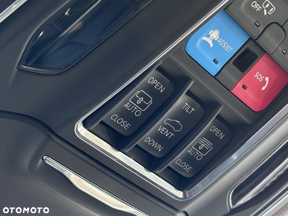 Jeep Grand Cherokee - 38