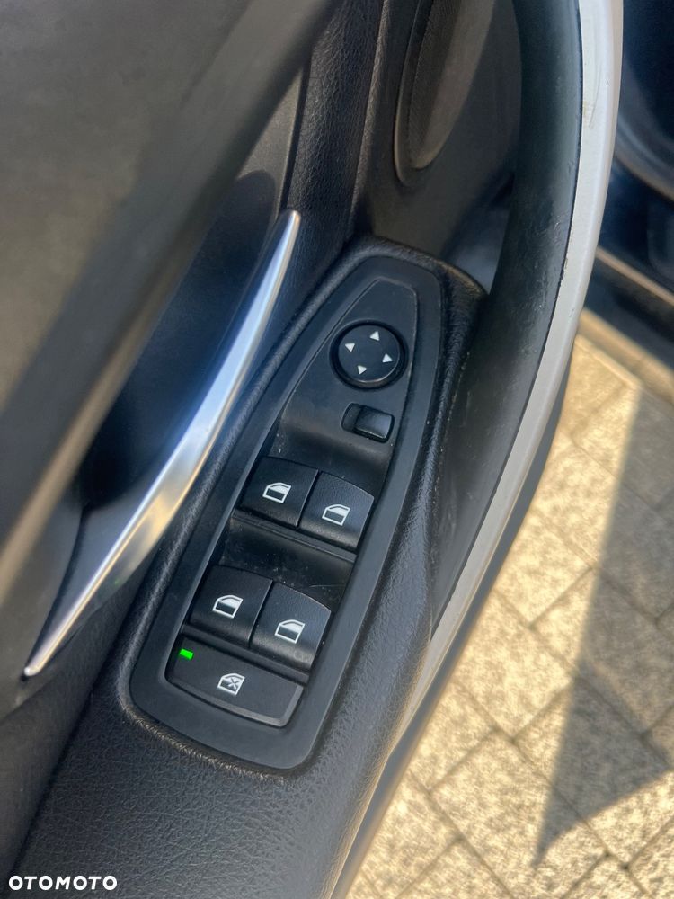 BMW Seria 3 320i xDrive - 21