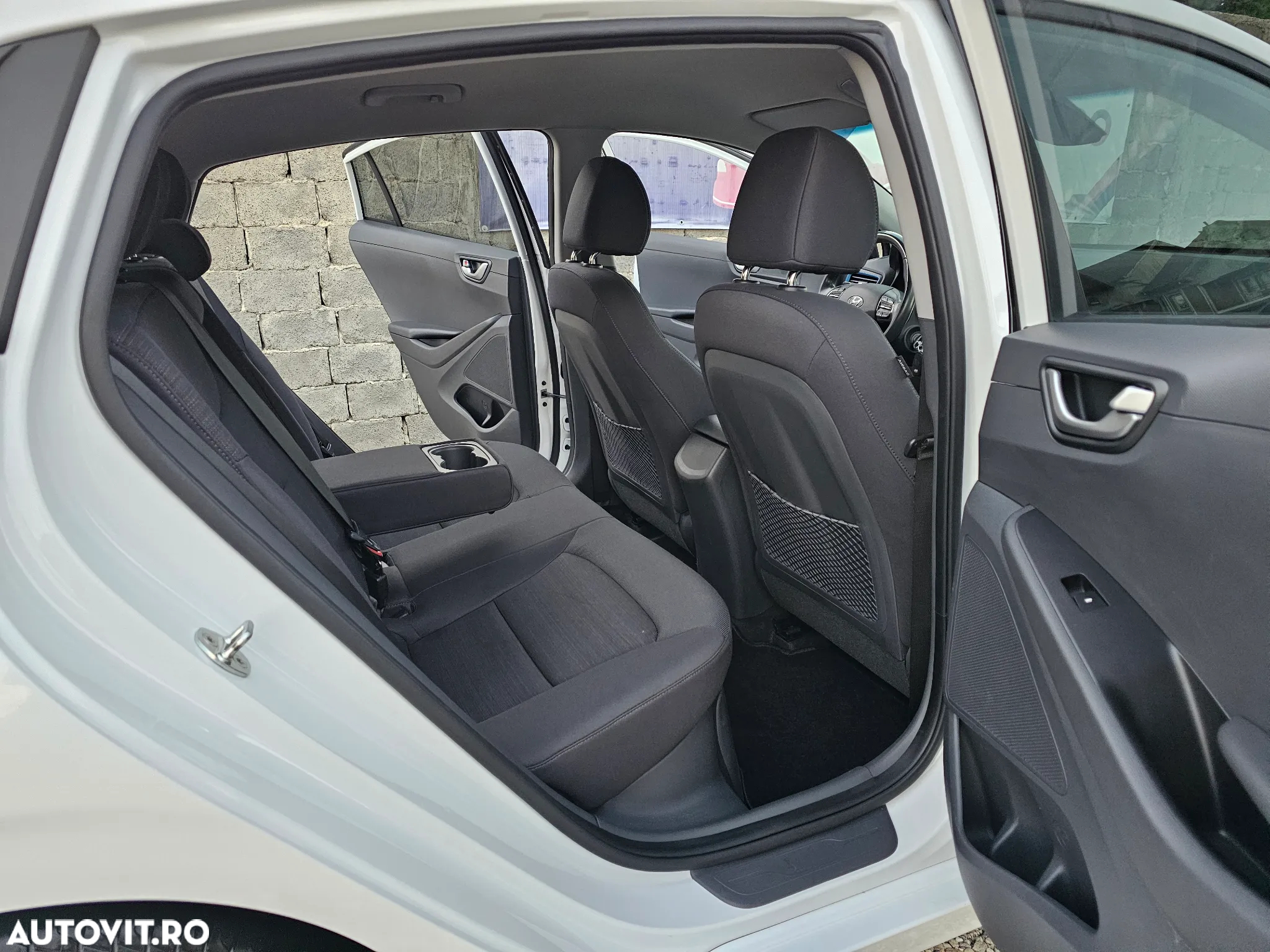 Hyundai IONIQ - 32