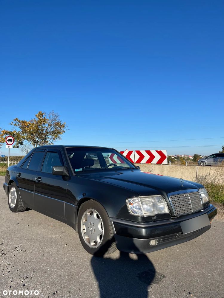 Mercedes-Benz E-Class 1993 photo 4