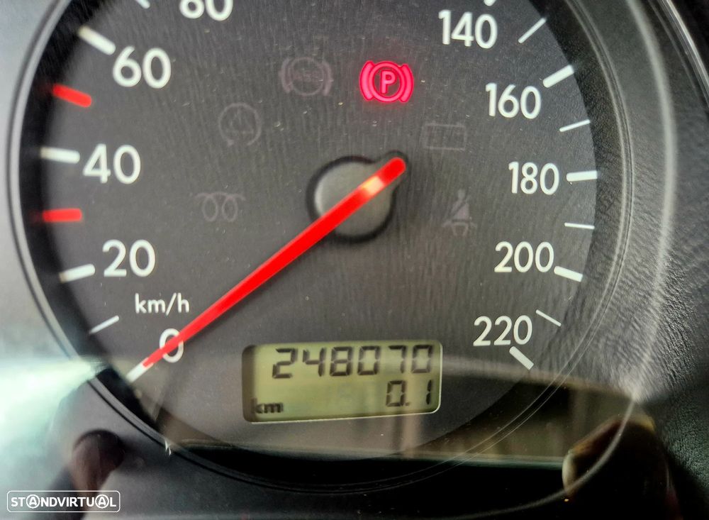 VW Golf 1.9 TDi 25 Anos - 38