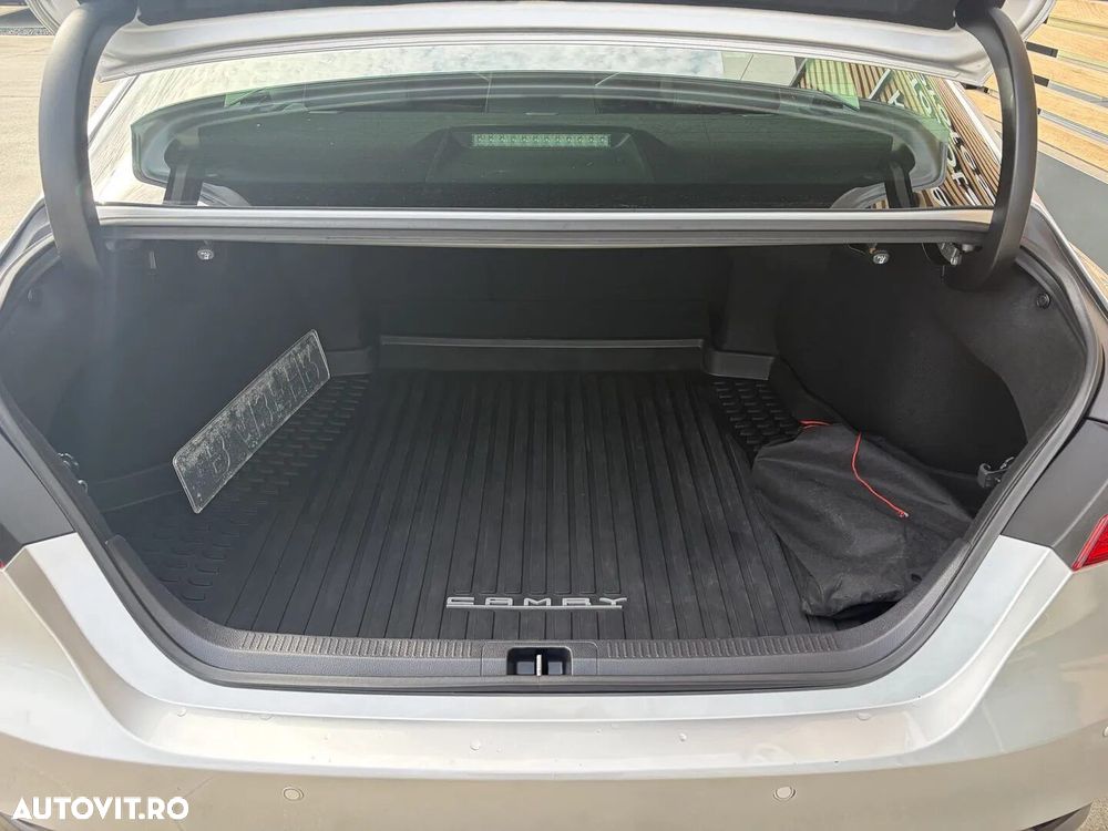 Toyota Camry 2.5 Dynamic - 28