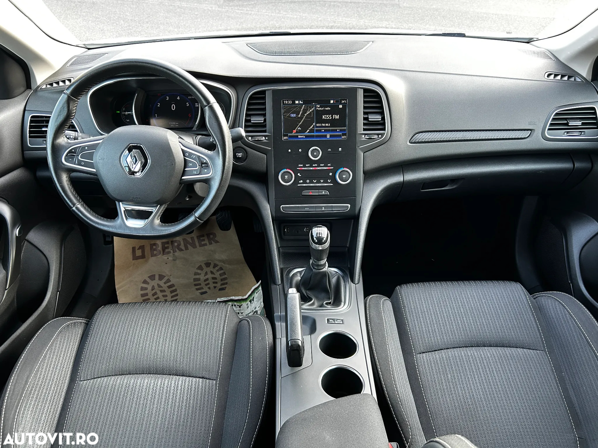 Renault Megane TCe 115 GPF ZEN - 15