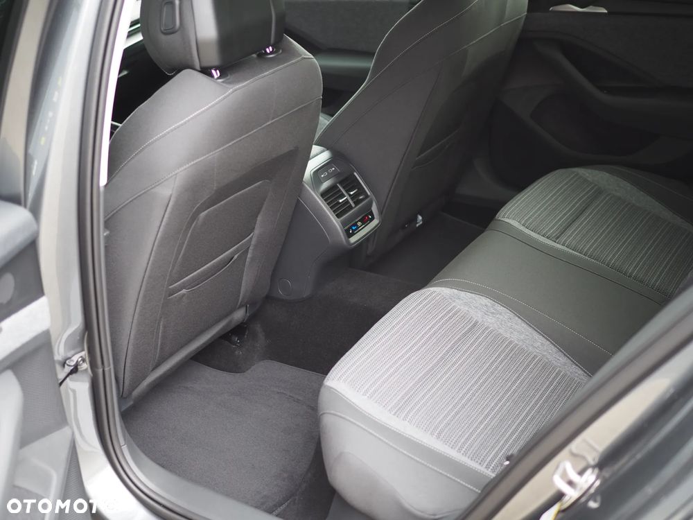 Skoda Superb 2.0 TDI SCR 4x4 Drive DSG - 9