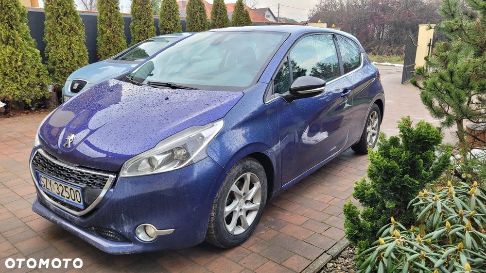Peugeot 208 - 1