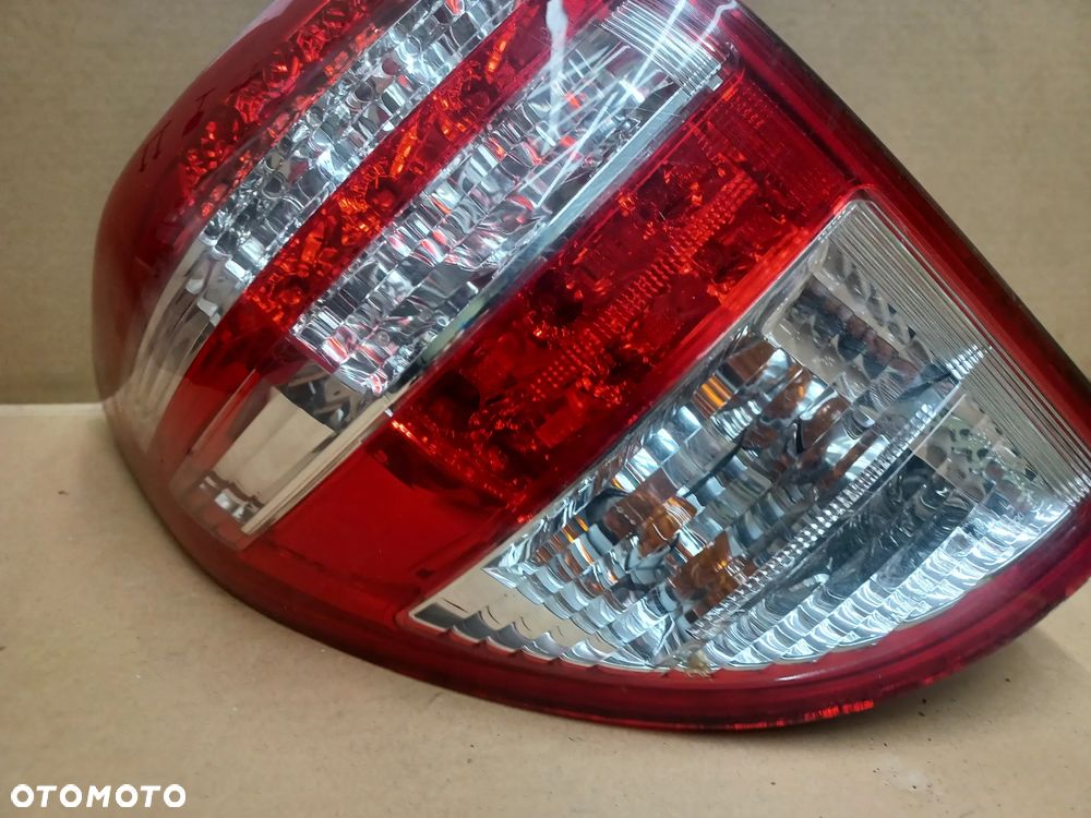 LAMPA TYLNA LEWA TOYOTA RAV4 III LIFT - 6