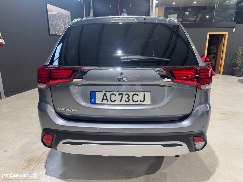 Mitsubishi Outlander 2.0 Kaiteki CVT - 13