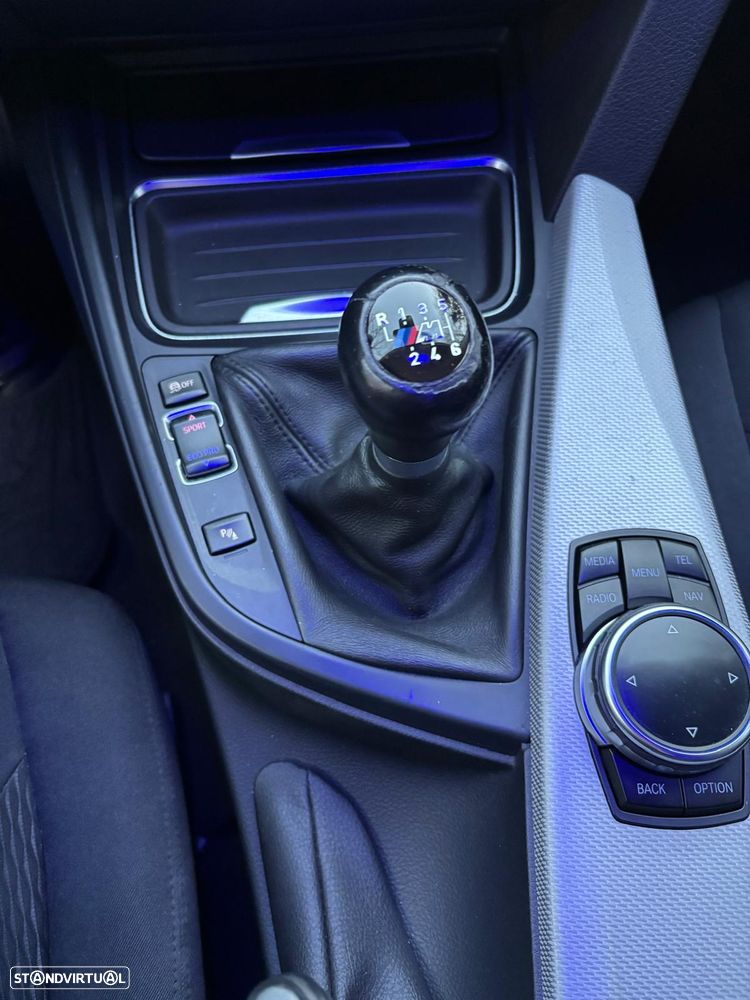 BMW 320 d xDrive Pack M - 12