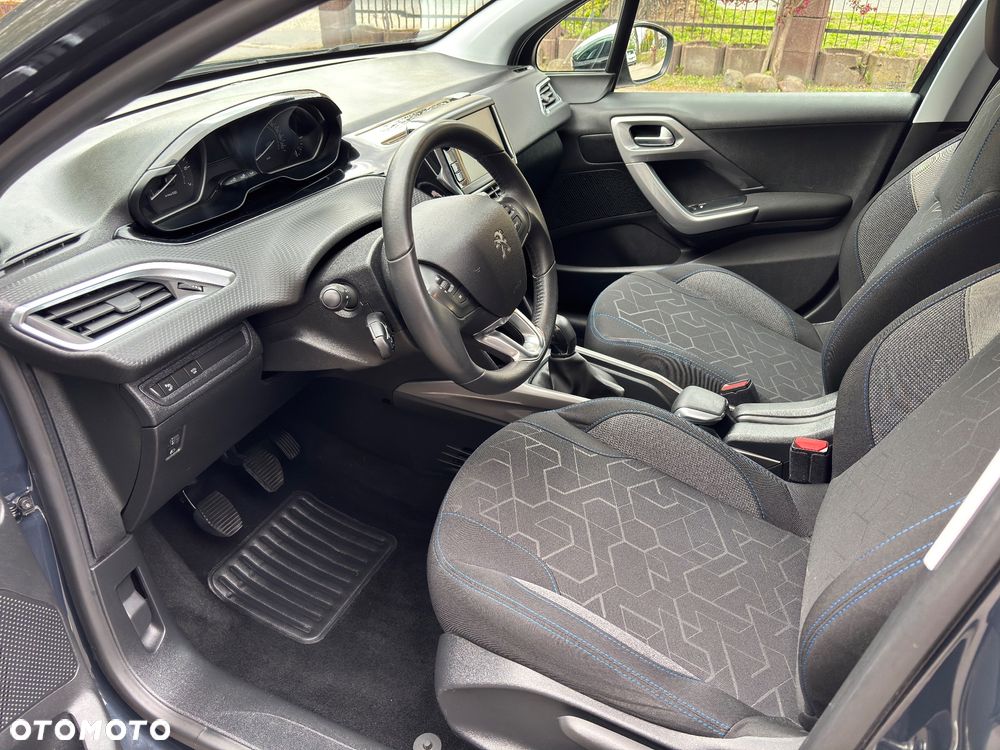 Peugeot 2008 PureTech 82 Signature - 25
