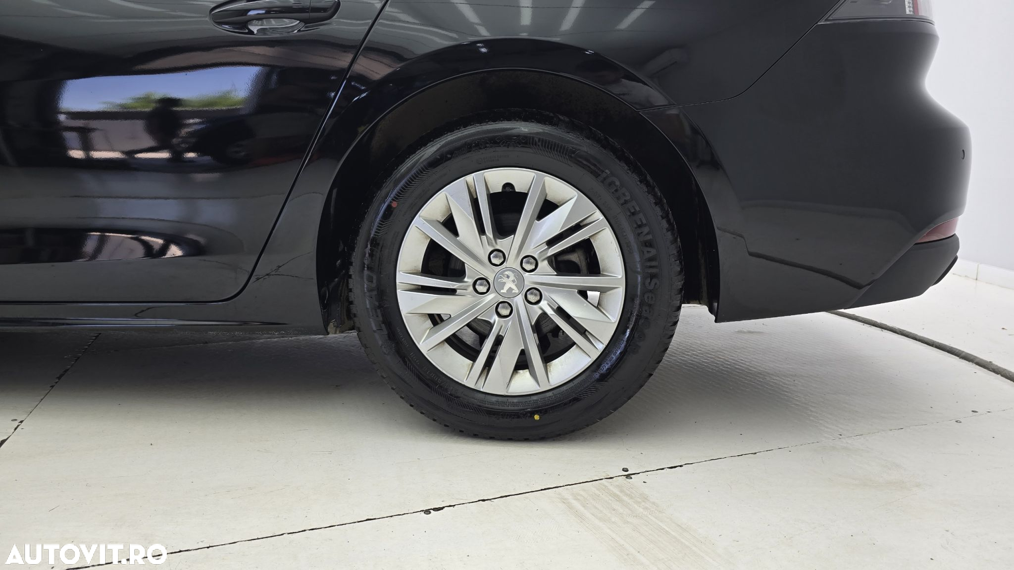 Peugeot 508 SW 1.2 PureTech S&S EAT8 Allure Pack - 22