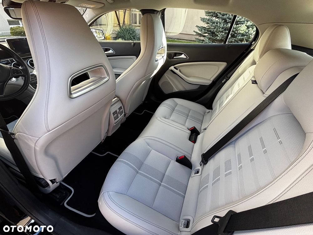 Mercedes-Benz GLA 200 7G-DCT - 6