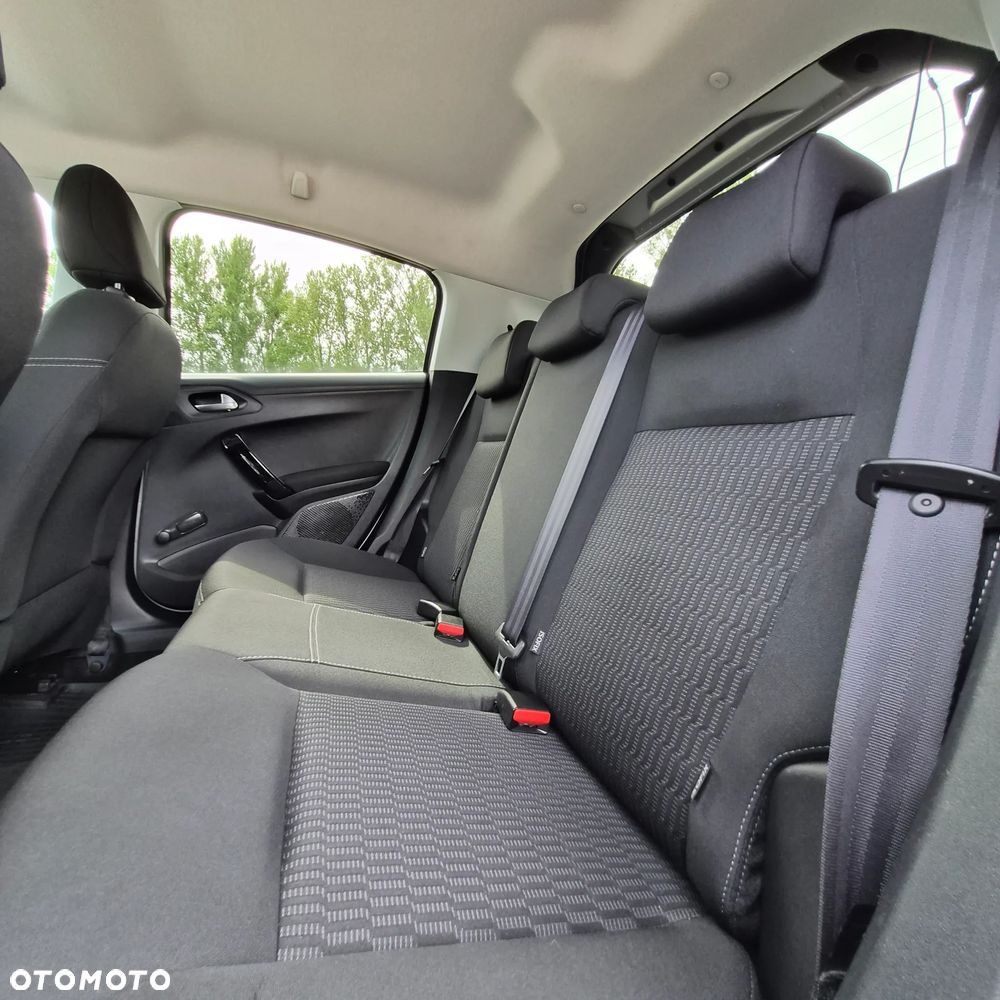 Peugeot 208 - 6