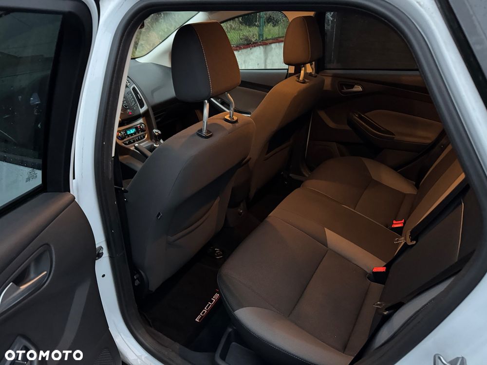 Ford Focus 1.6 TDCi DPF SYNC Edition - 25