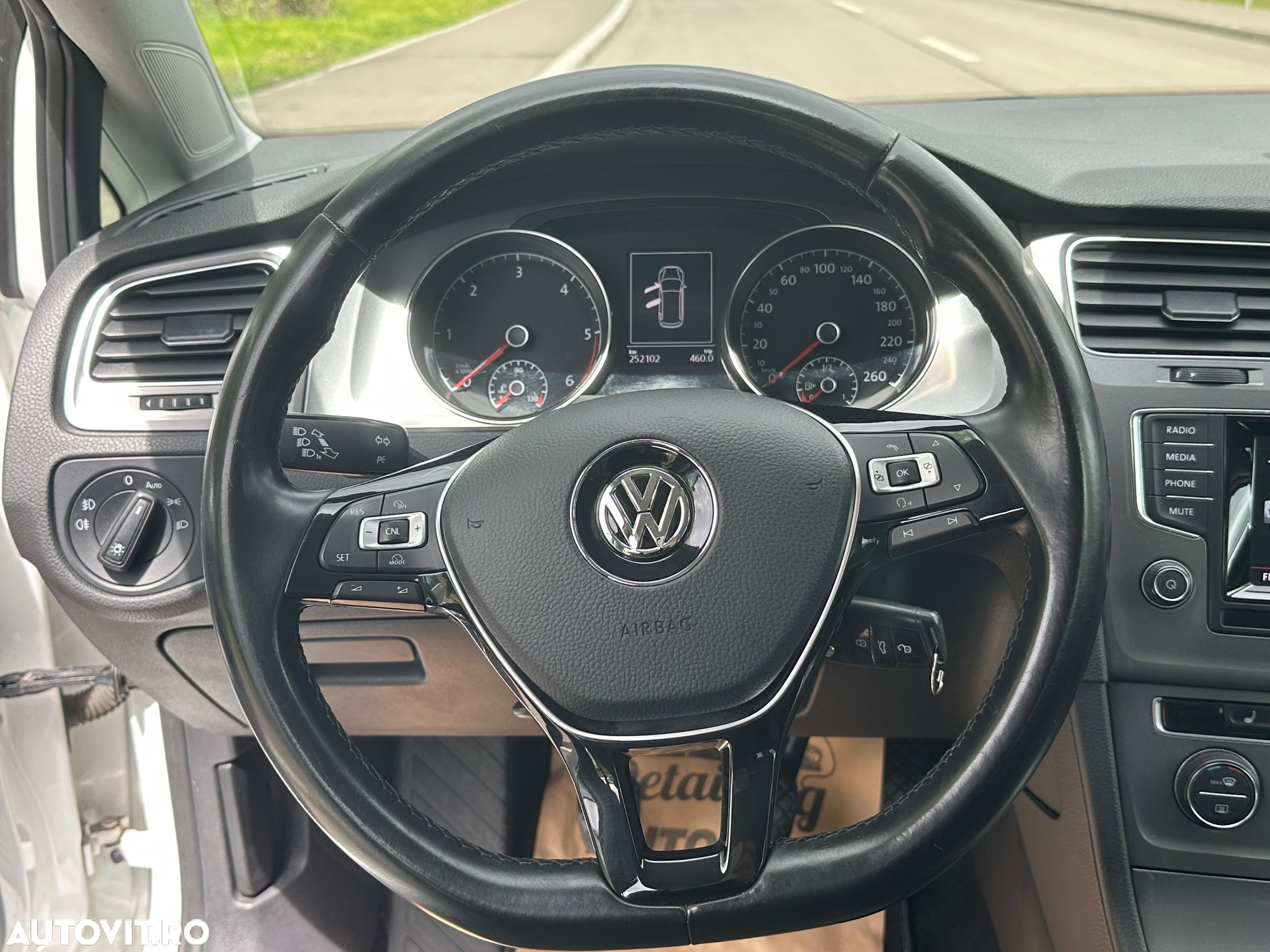 Volkswagen Golf 1.6 BlueTDI Comfortline - 12