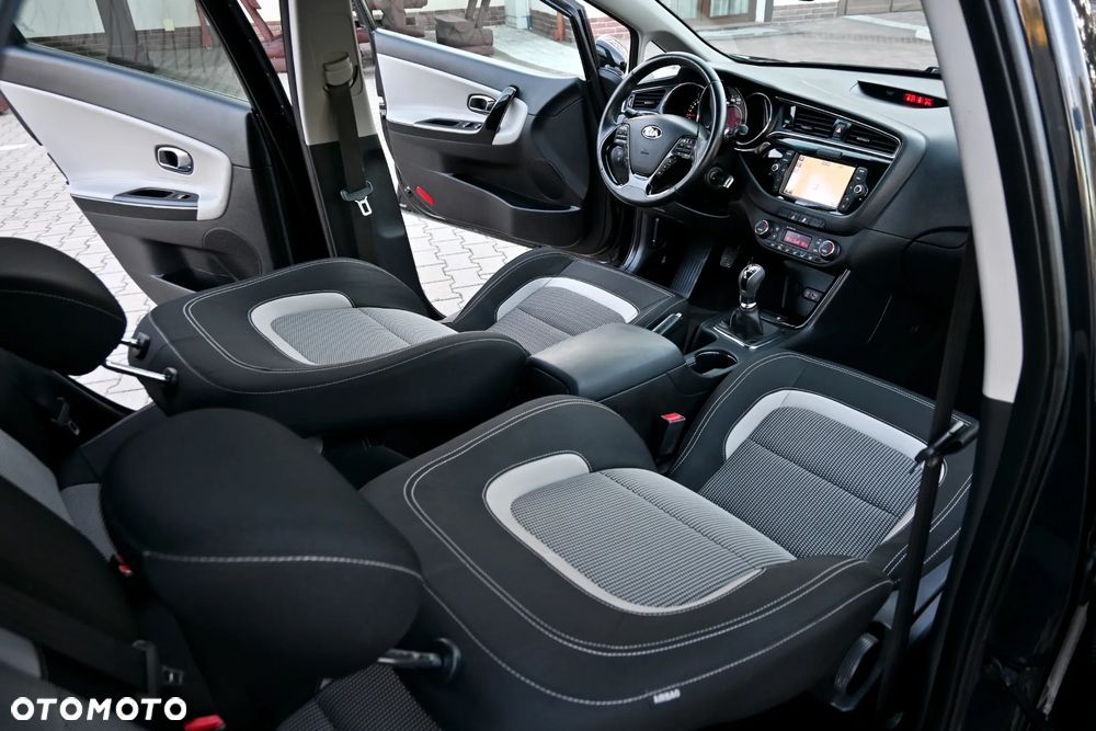 Kia Ceed 1.6 GDI ISG Spirit - 24