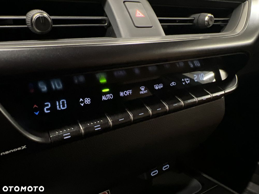 Lexus UX 250h GPF Business 2WD - 31