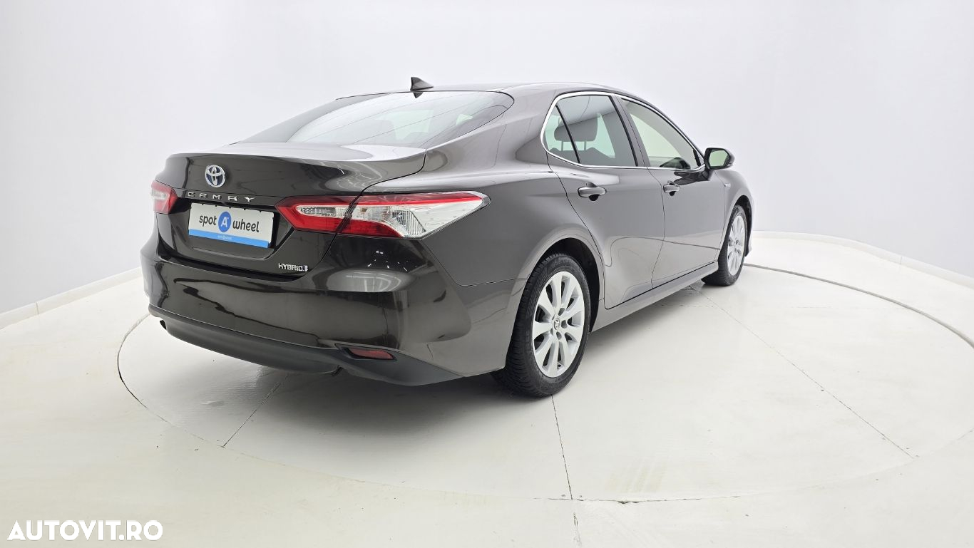 Toyota Camry - 7