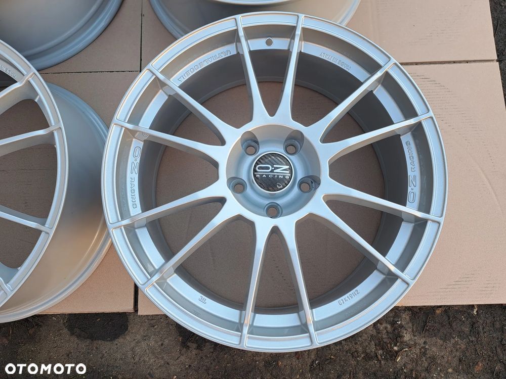 OZ O.Z Racing Ultraleggera 19 8j et35 BMW 1 3 5 E90 E91 F30 F31 F10 5x120 - 1