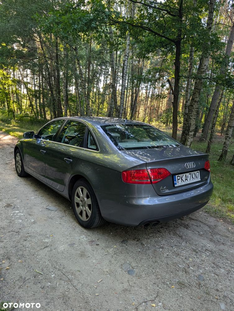 Audi A4 Limousine - 8