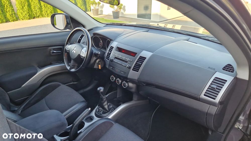 Mitsubishi Outlander 2.0 Invite 2WD - 16