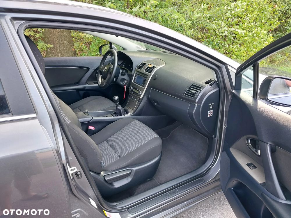 Toyota Avensis 1.8 Sol - 6