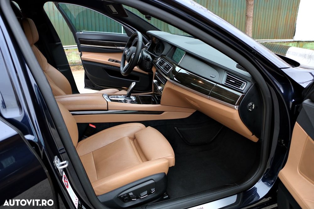BMW Seria 7 740d xDrive - 27