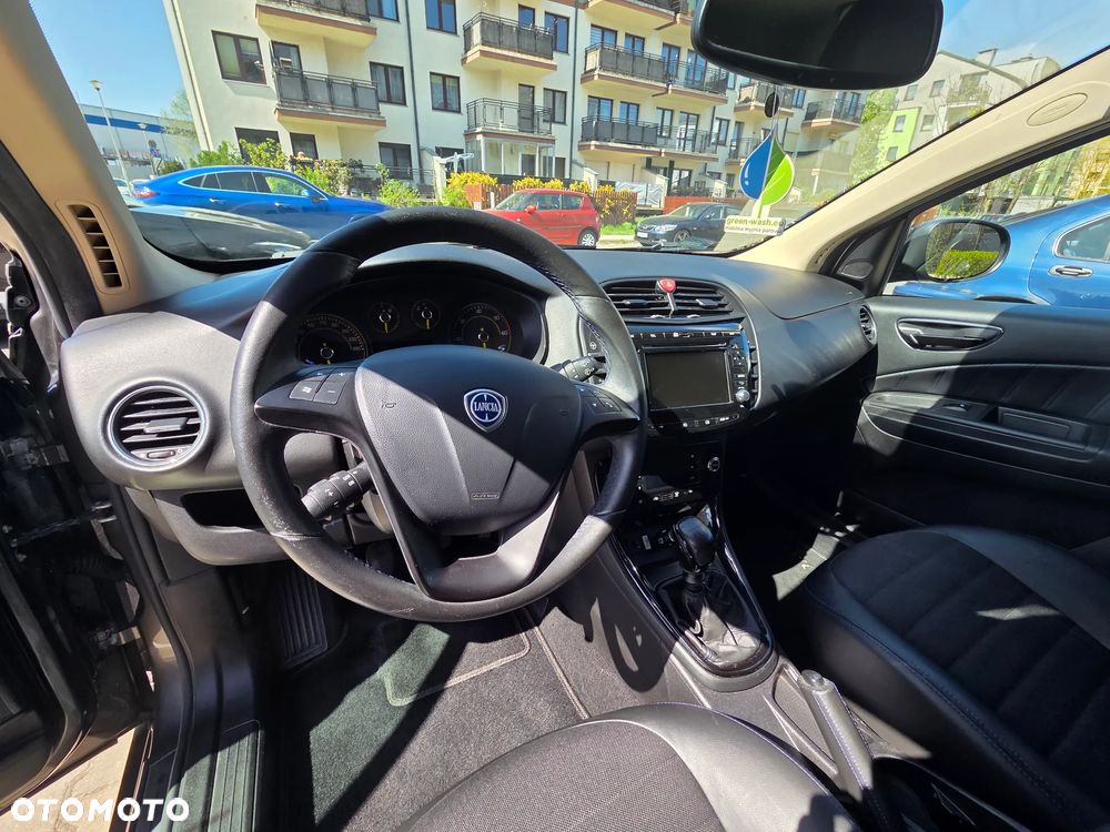 Lancia Delta 1.6 MJ S by Momo - 7