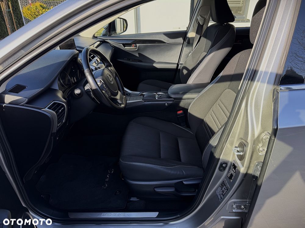 Lexus NX 300h Business Edition AWD - 23